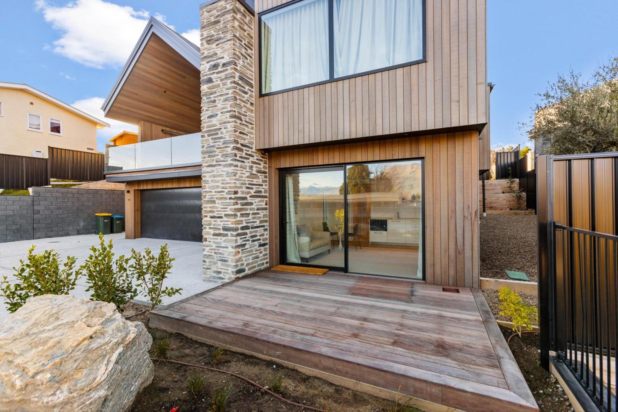Guest House With Mountain Views Wanaka Exterior photo